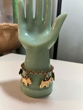 Vintage Agatha Paris Scottie dog gold
Tone charm bracelet.